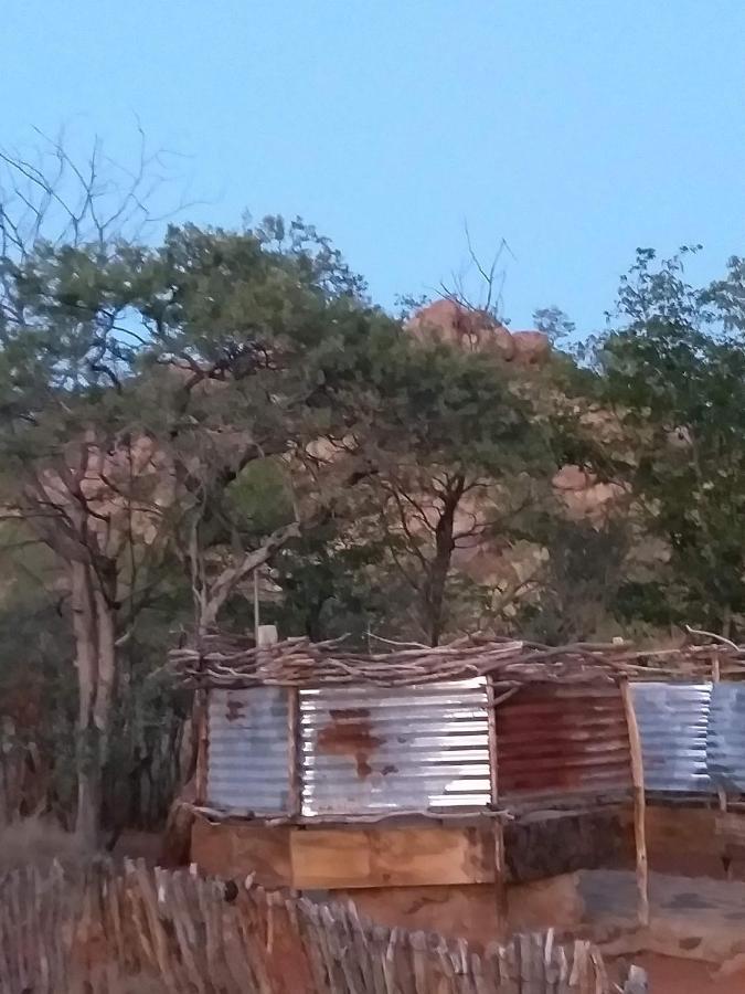 Porcupine Camp Kamanjab Hotel Buitenkant foto